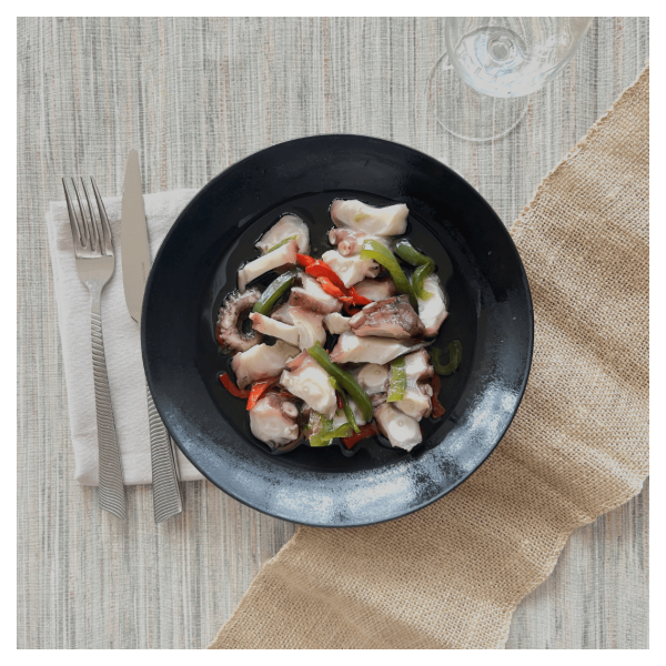 POULPE MARINÉ AUX POIVRONS